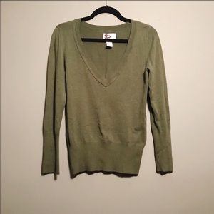 Green fall sweater size large! Make an offer !